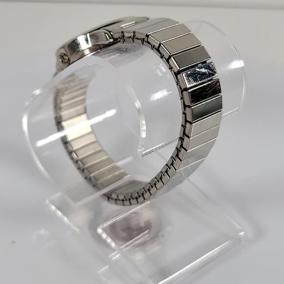 Women’s Stretch Band Watch Large Numbers Silver Tone Quartz - Picture 11 of 11